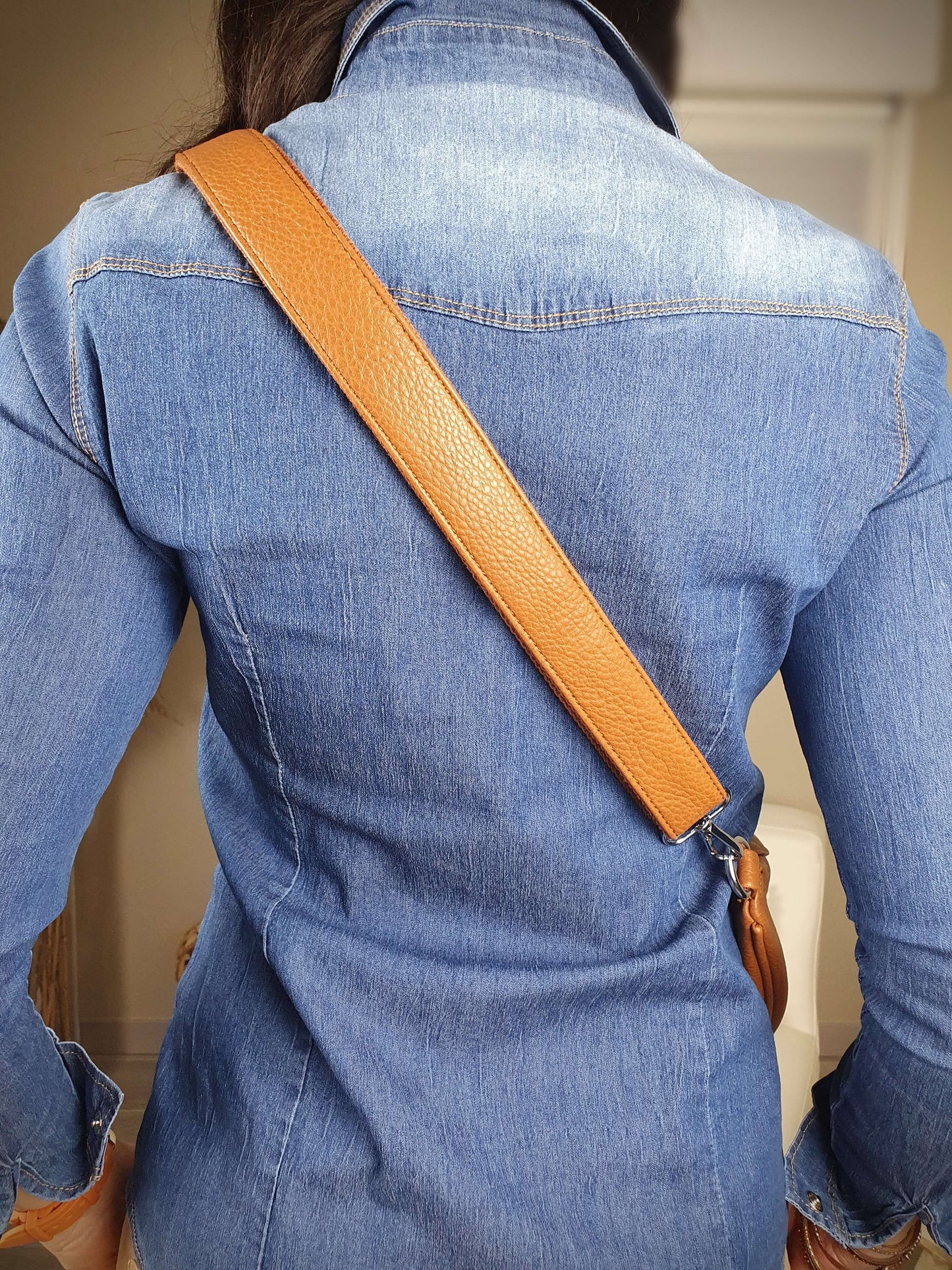Sac banane de couleur camel à decouvrir sur www.gayano.fr