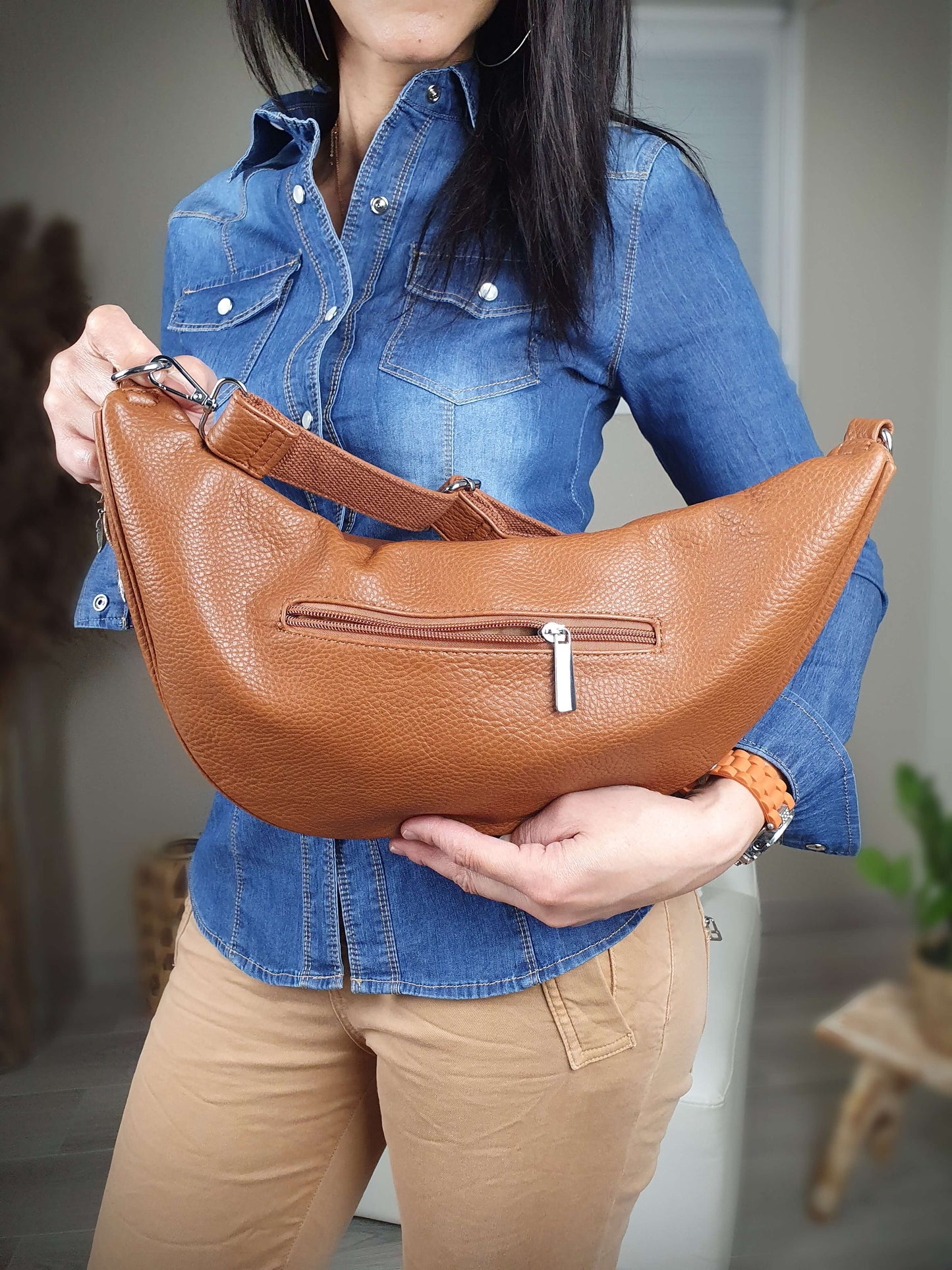 Sac banane de couleur camel à decouvrir sur www.gayano.fr