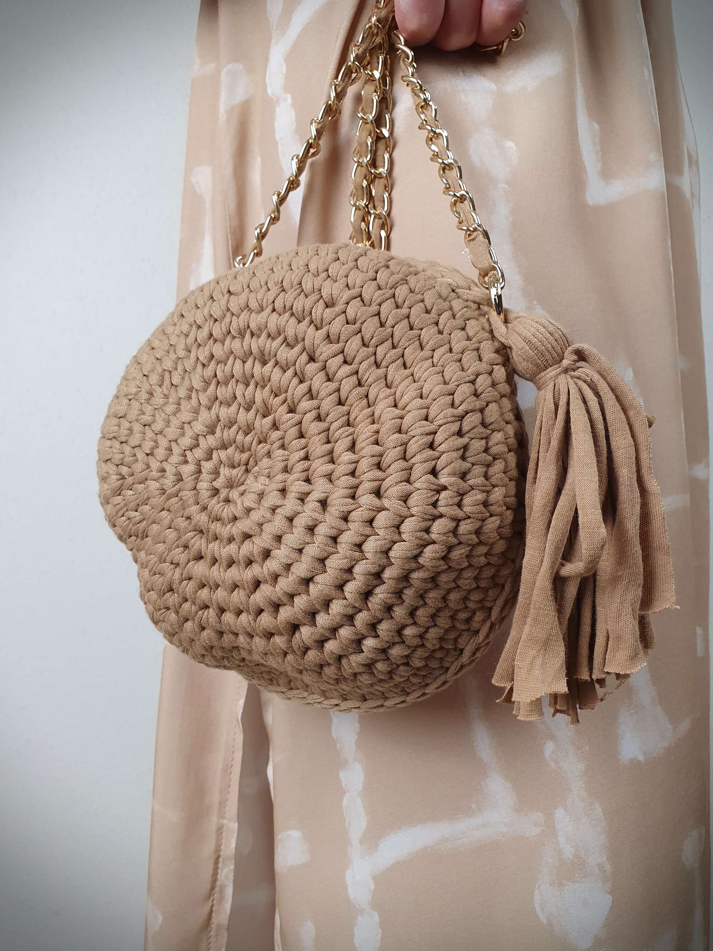 Sac rond crochet à découvrir sur www.gayano.fr