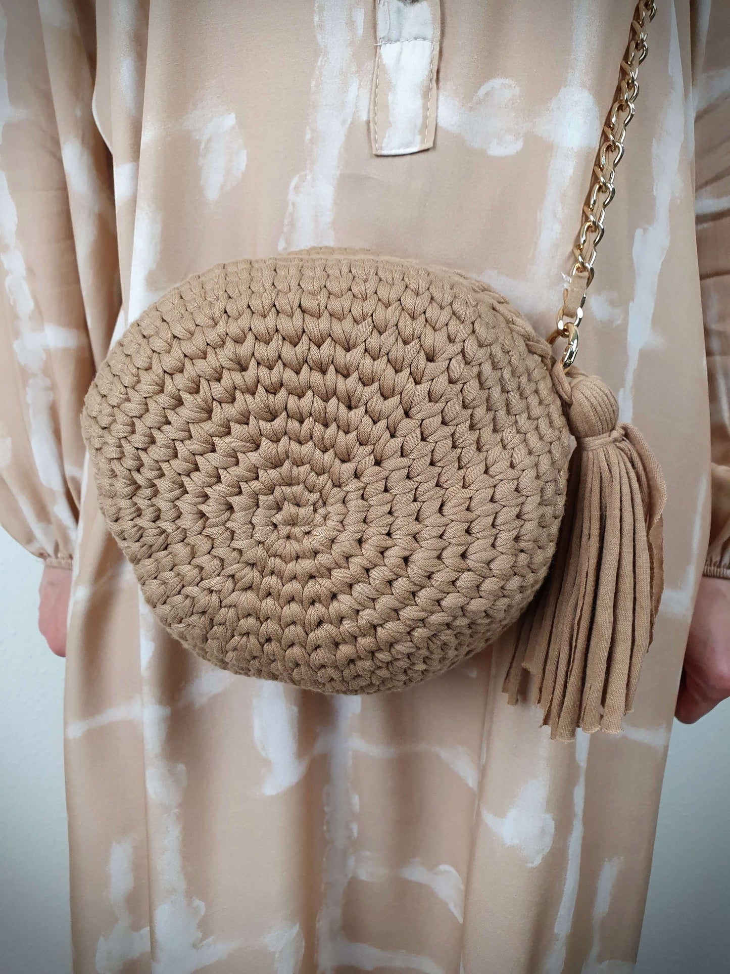 Sac rond crochet à découvrir sur www.gayano.fr