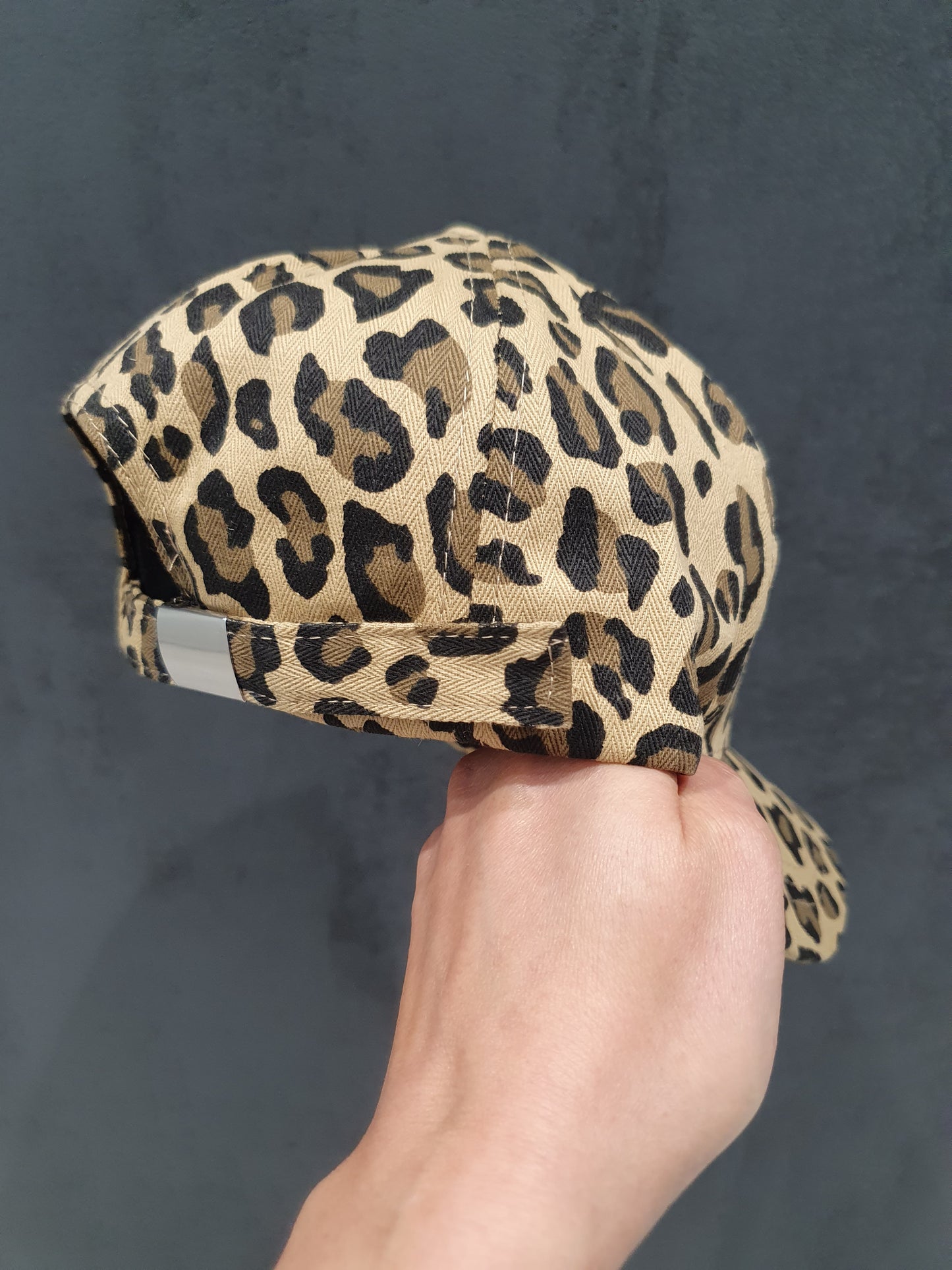 Casquette LÉOPARD beige et noir