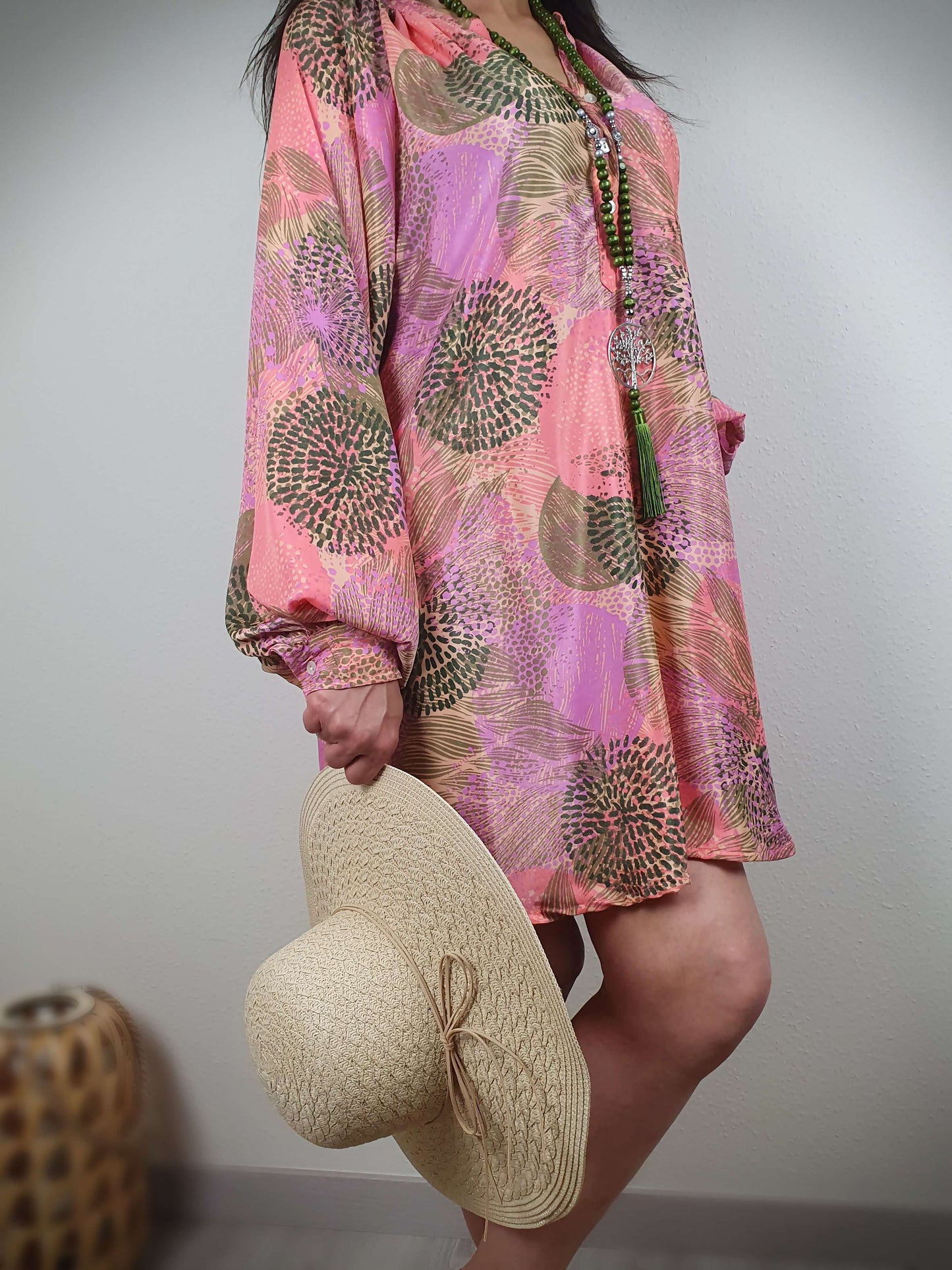 Chapeau en forme capeline de couleur beige à découvrir sur www.gayano.fr