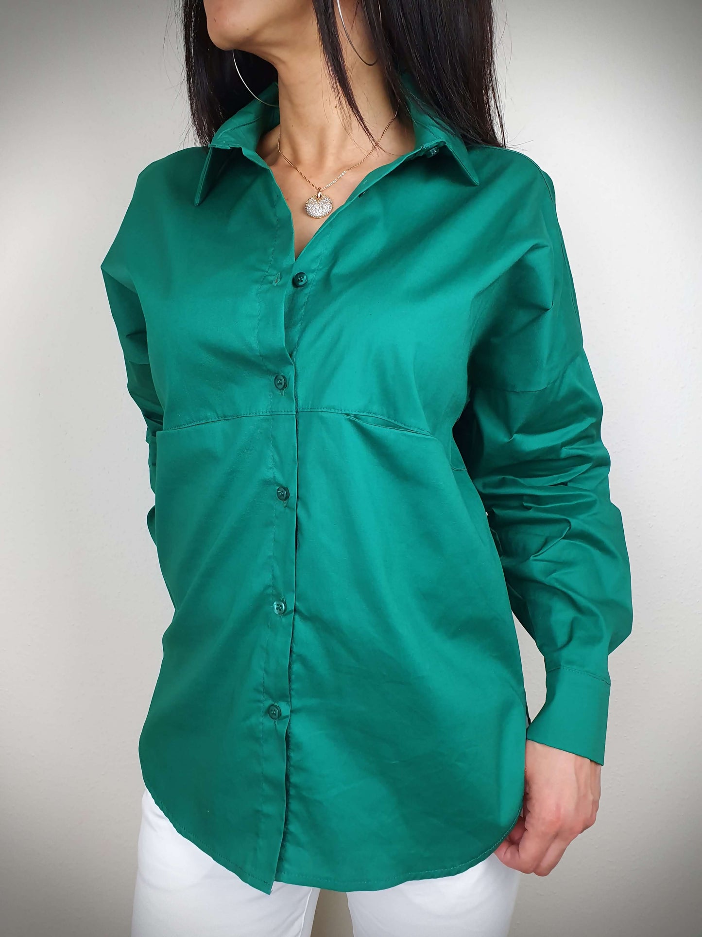Chemise verte manches longues à decouvrir sur www.gayano.fr