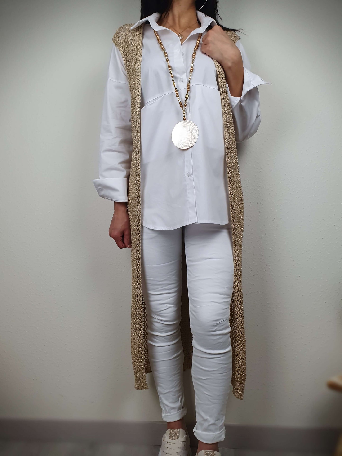 Gilet sans manche crochet en lurex doré à découvrir sur www.gayano.fr