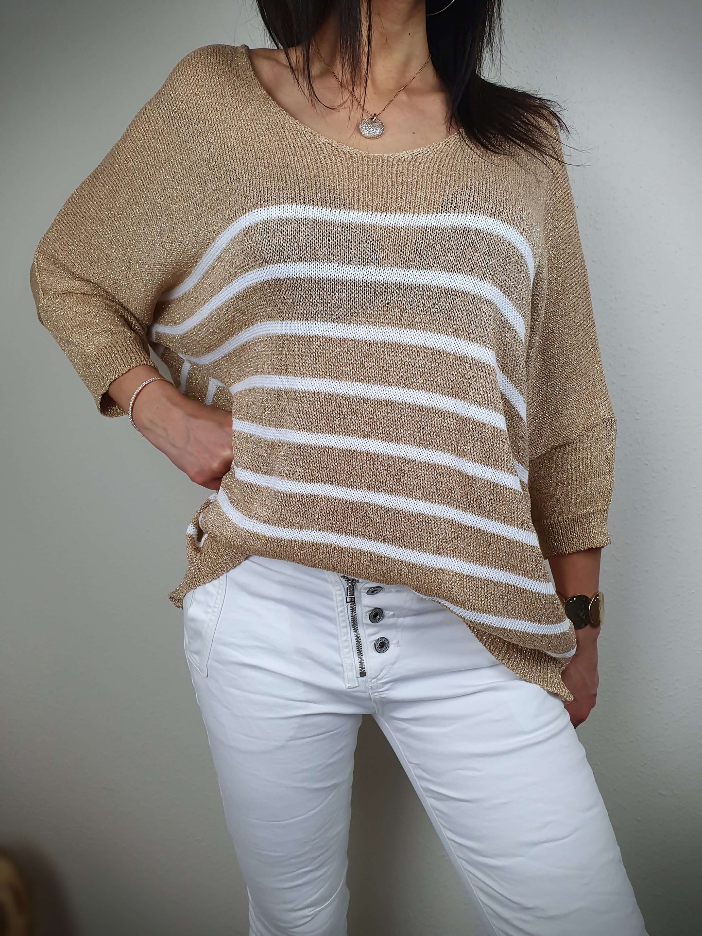 Pull en lurex rayé blanc et doré coupe ample à decouvrir sur www.gayano.fr