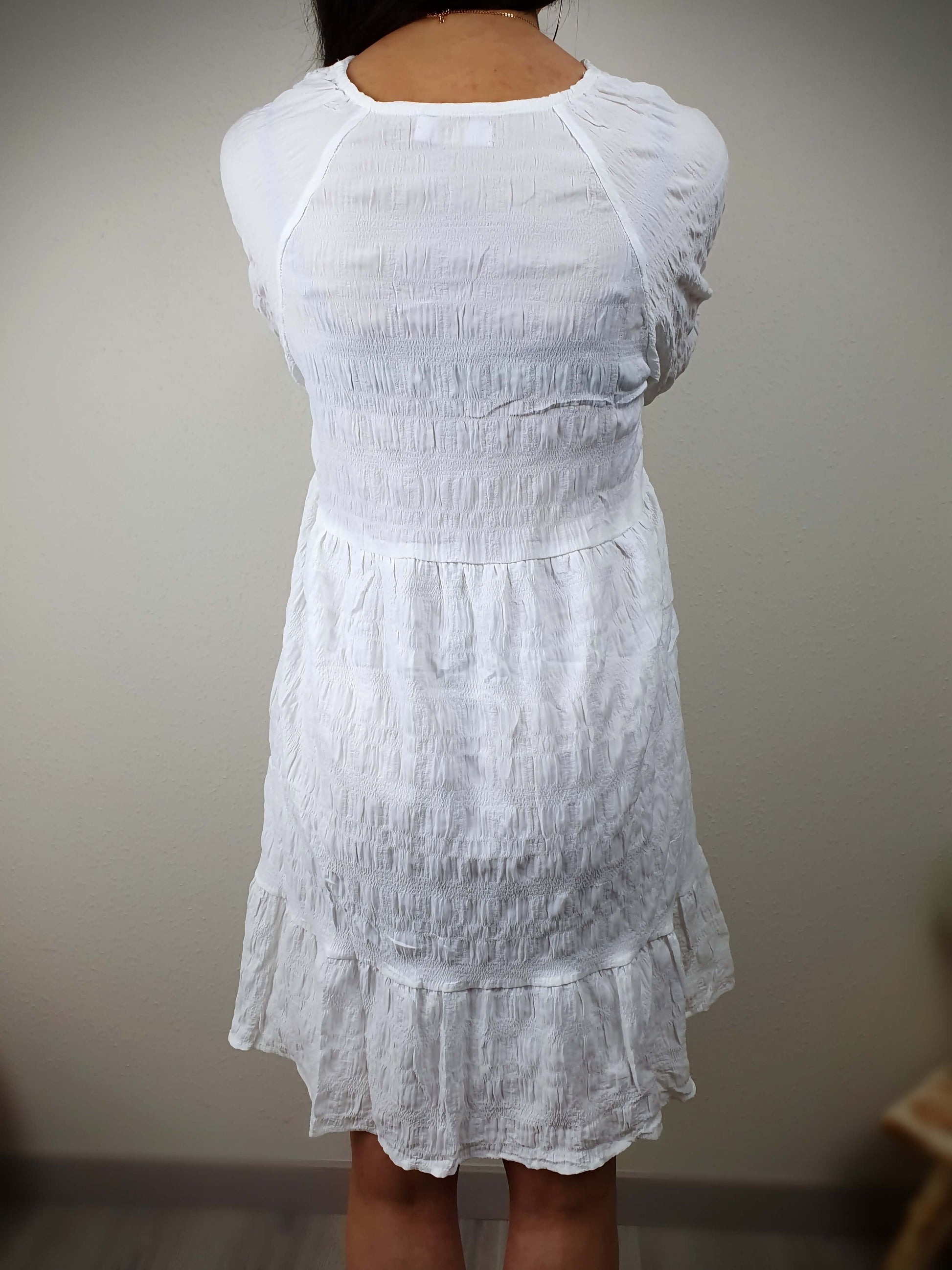 Robe blanche en broderie anglaise à découvrir sur www.gayano.fr