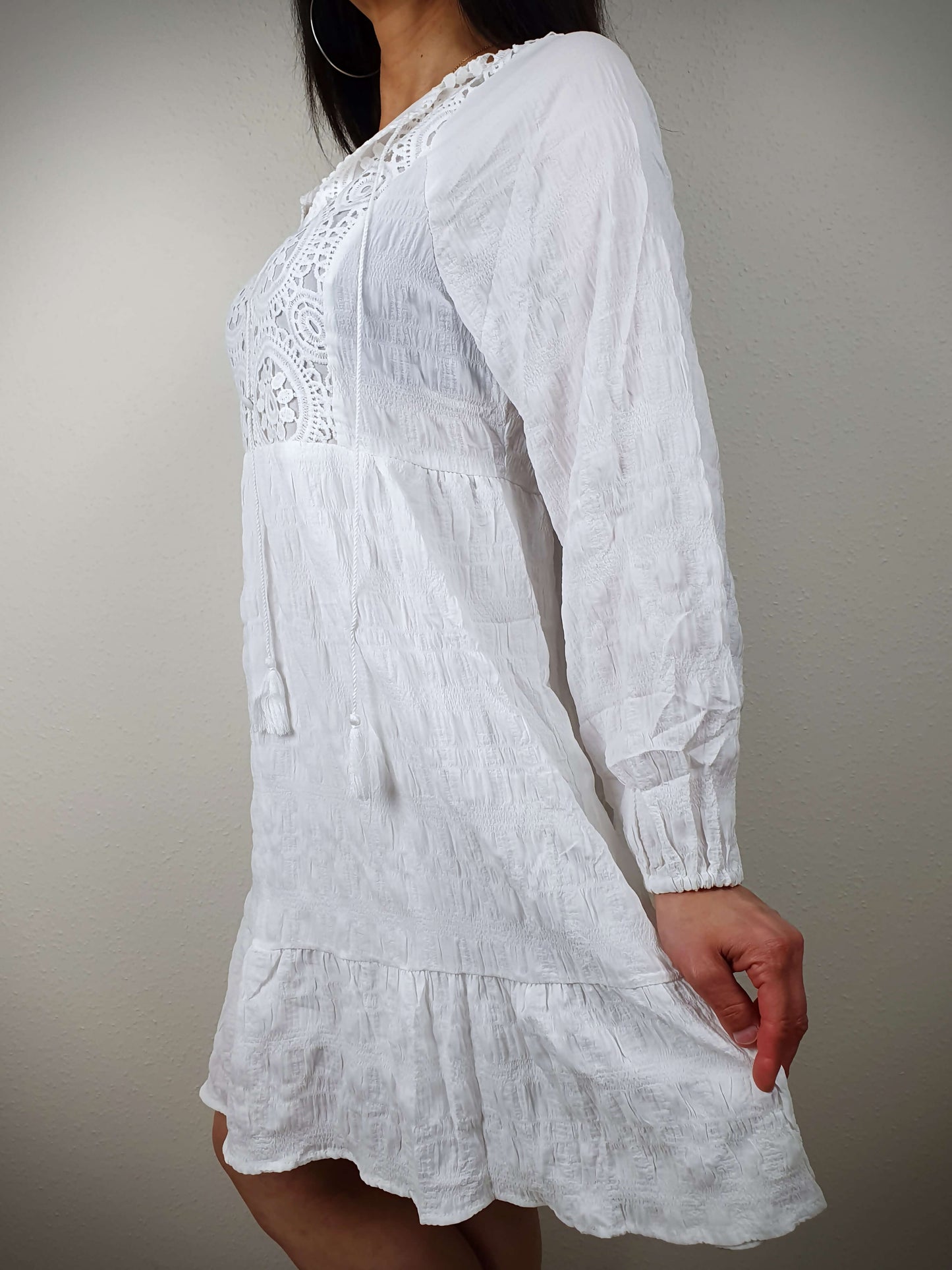 Robe blanche en broderie anglaise à découvrir sur www.gayano.fr