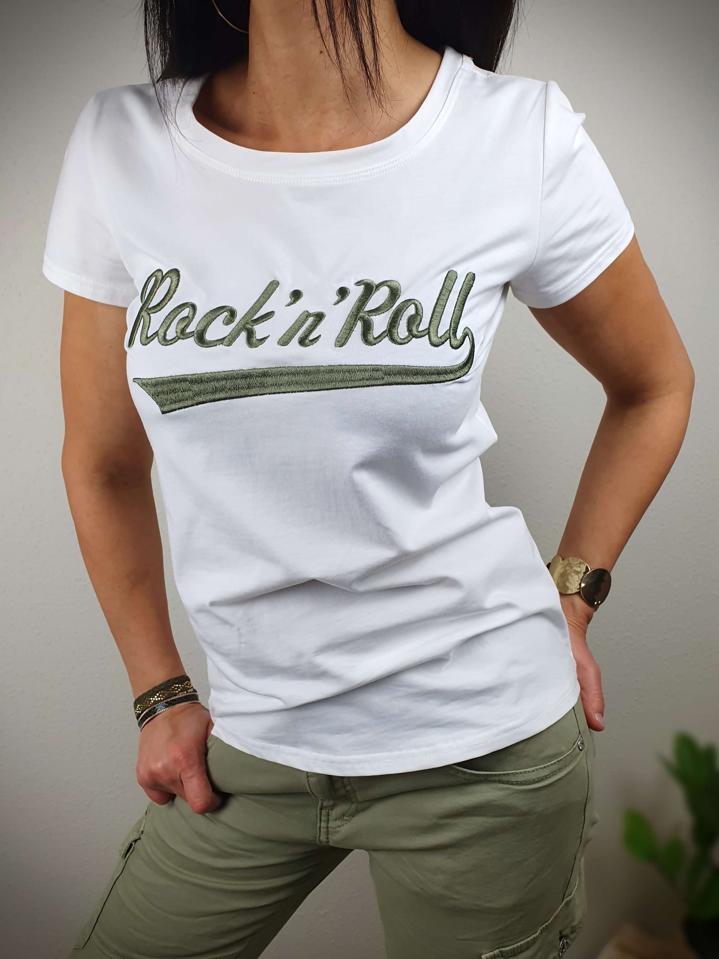 T-shirt écru brodé rock'n'rocll à découvrir sur www.gayano.fr