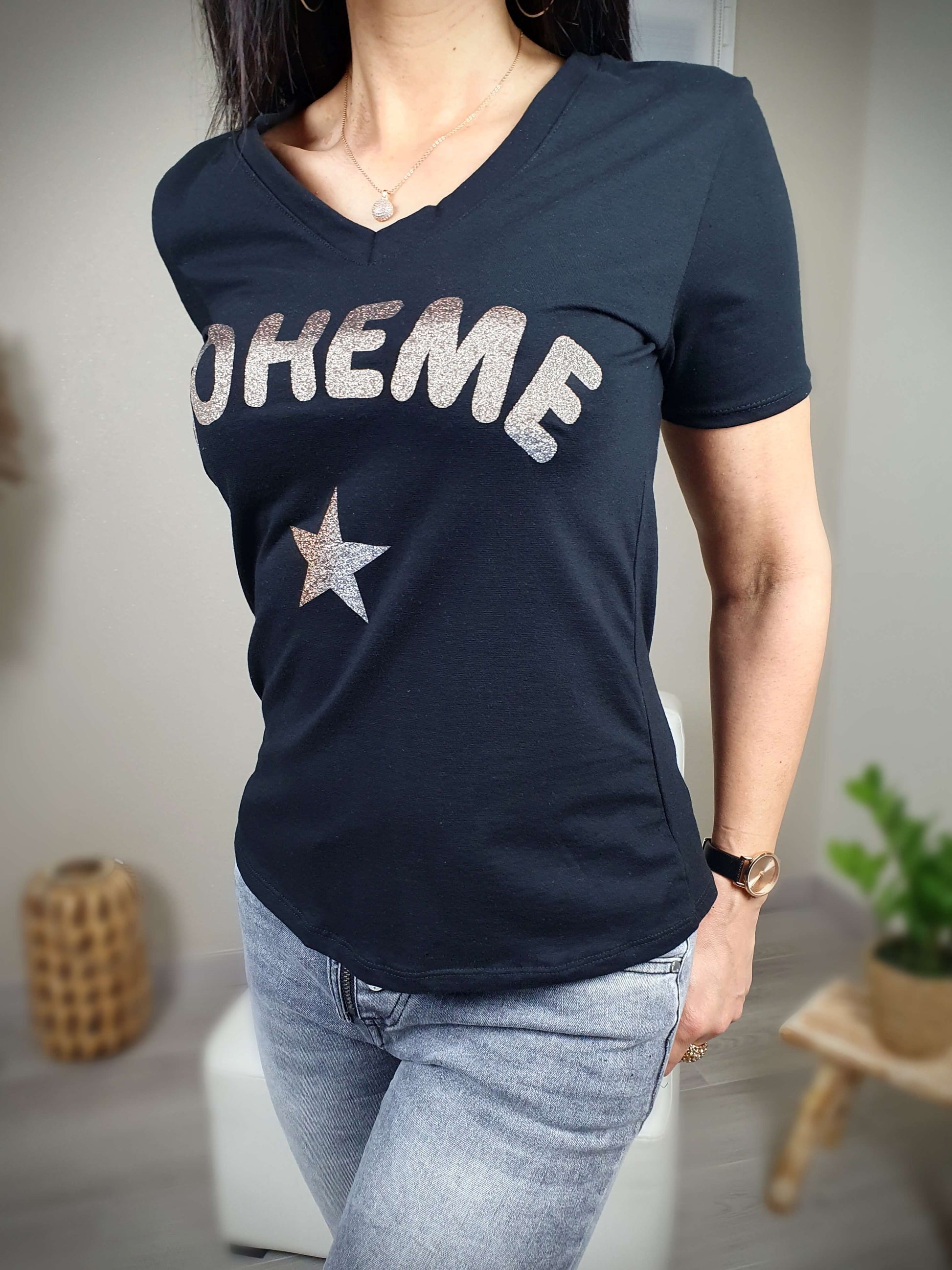 T-shirt noir manches courtes, coupe droit oversize avec imprimé bohème à découvrir www.gayano.fr