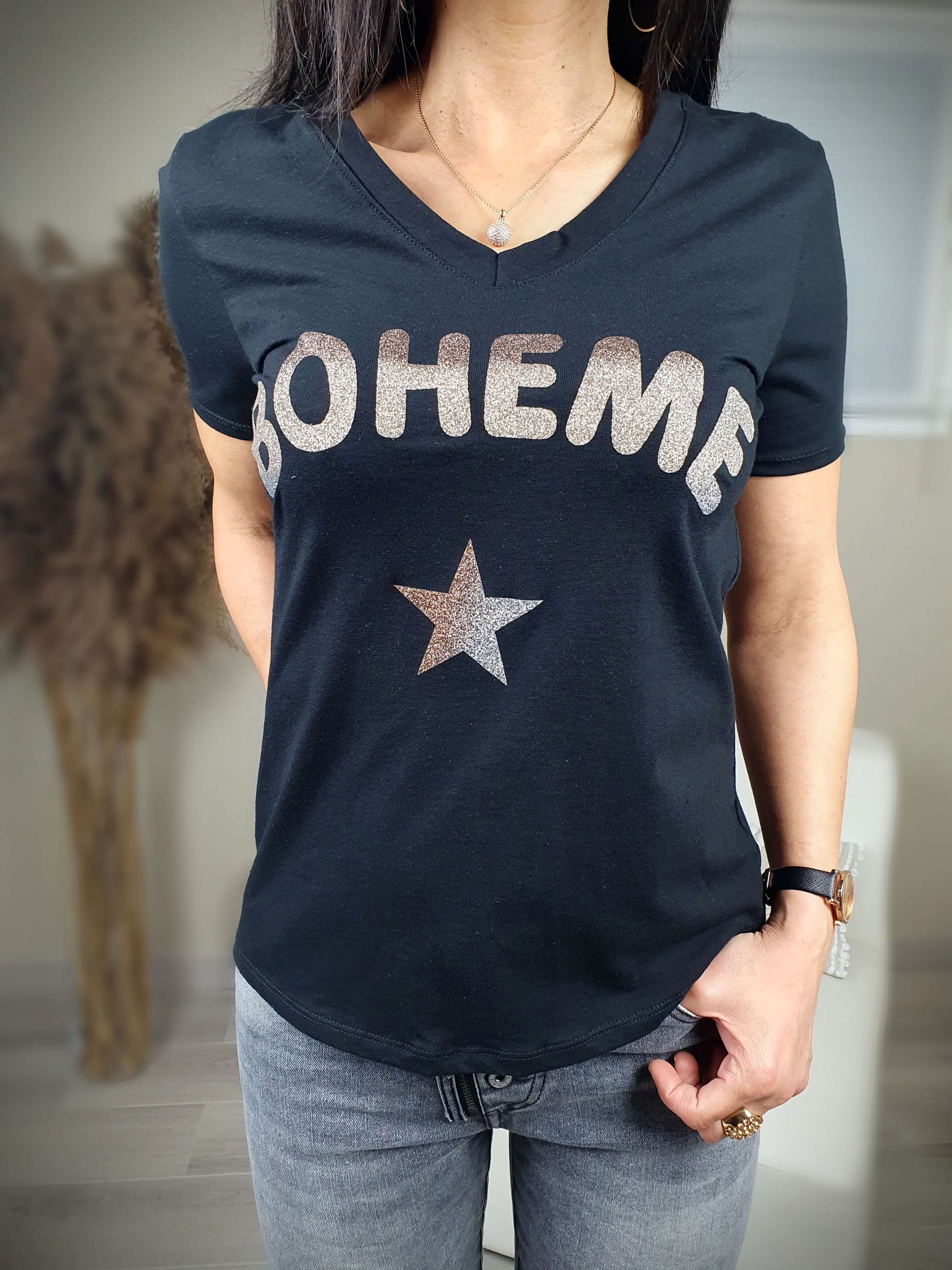 T-shirt noir manches courtes, coupe droit oversize avec imprimé bohème à découvrir www.gayano.fr