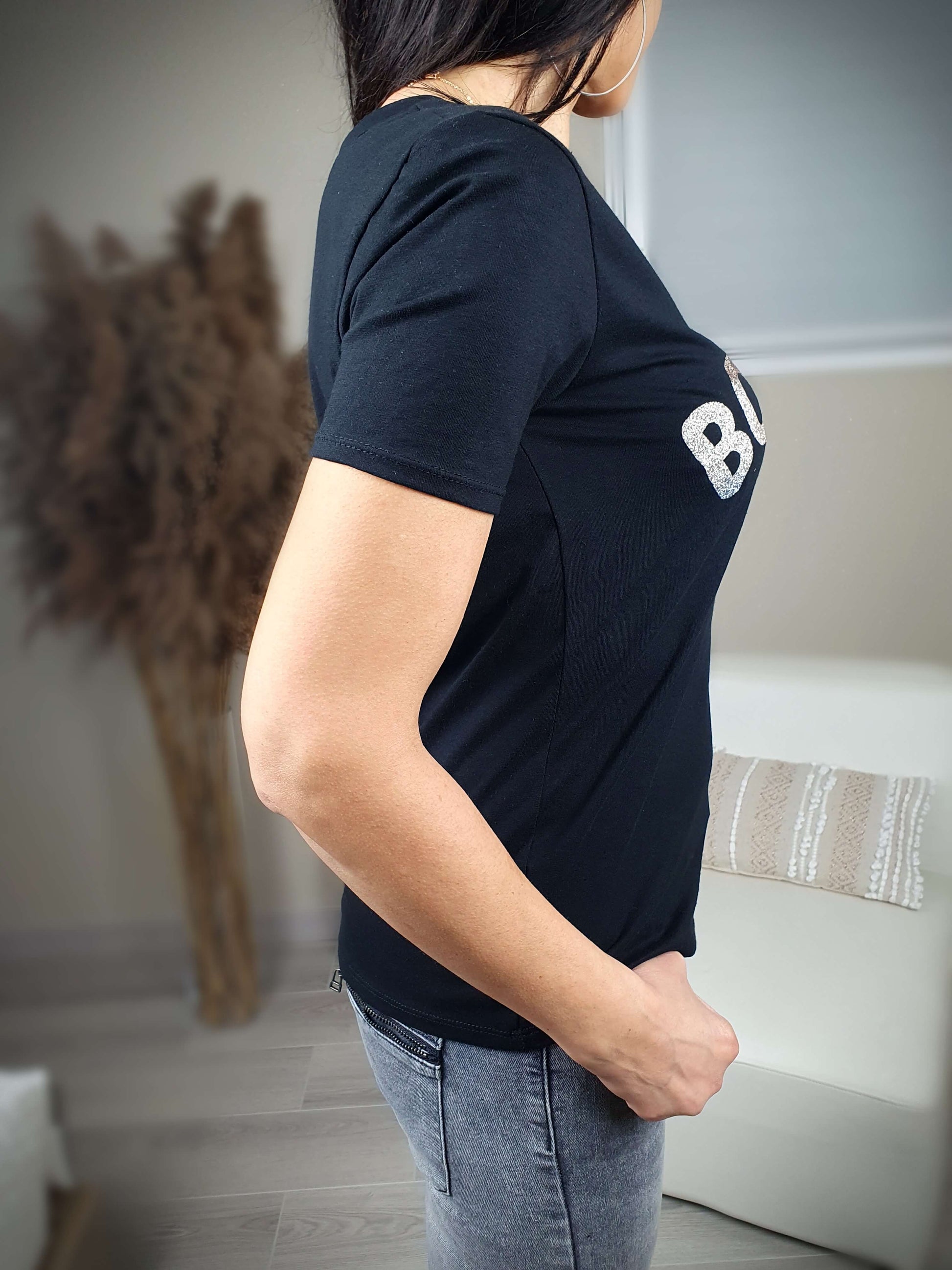 T-shirt noir manches courtes, coupe droit oversize avec imprimé bohème à découvrir www.gayano.fr